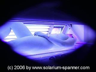 Solarium Voyeur spannt im Solarium