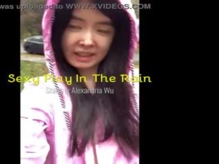 Asian Teen publicly reveals herself in the rain&excl;