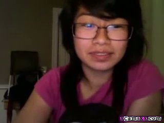 Asian Nerd on Live Webcam